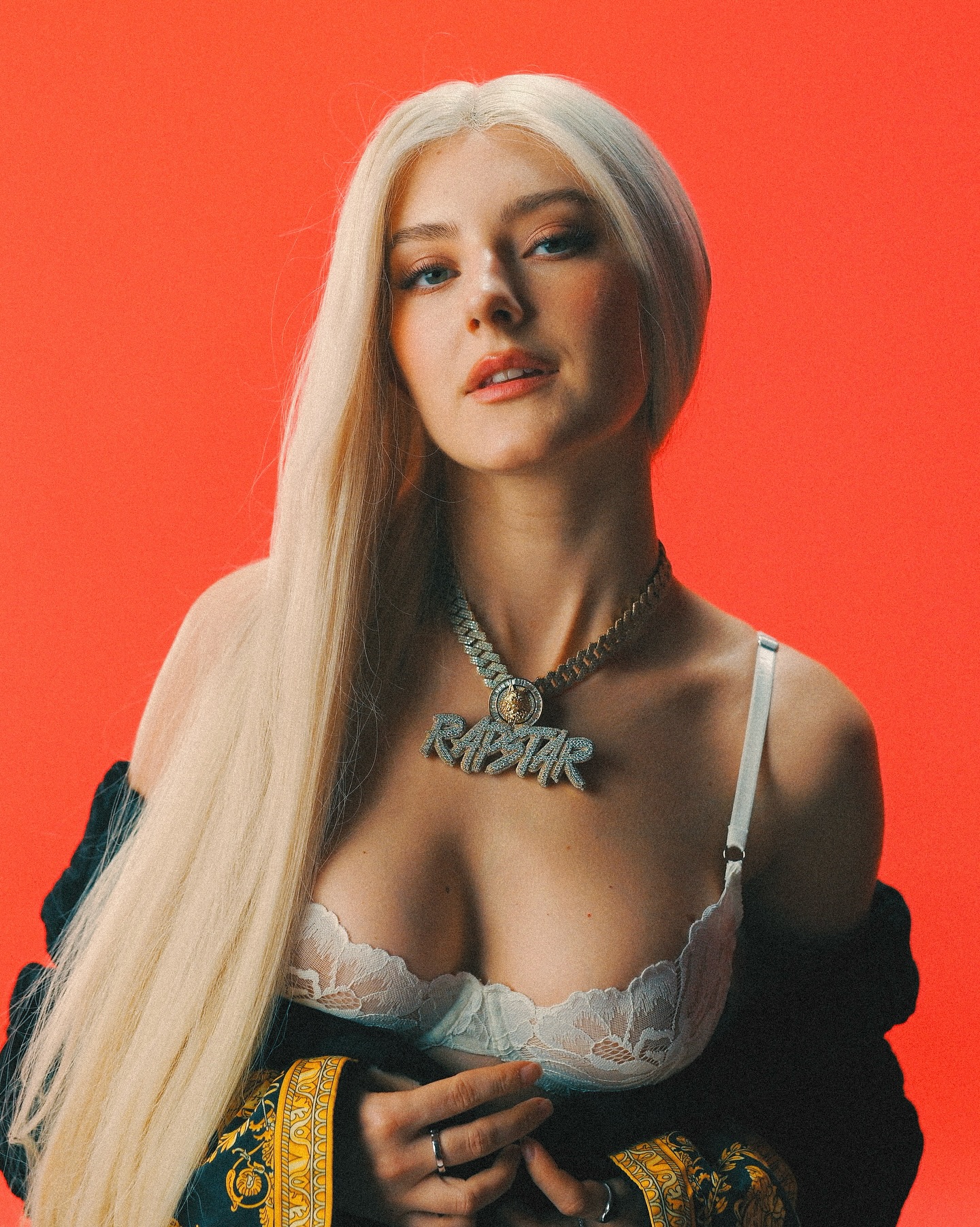 اوا الفی schoolgirl