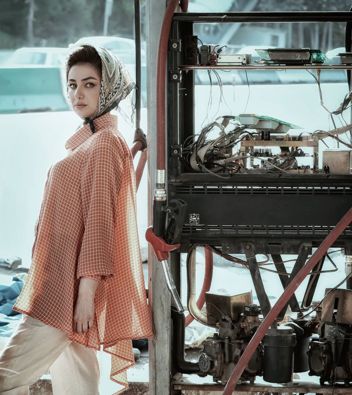 ویدا جوان در لباس عروس