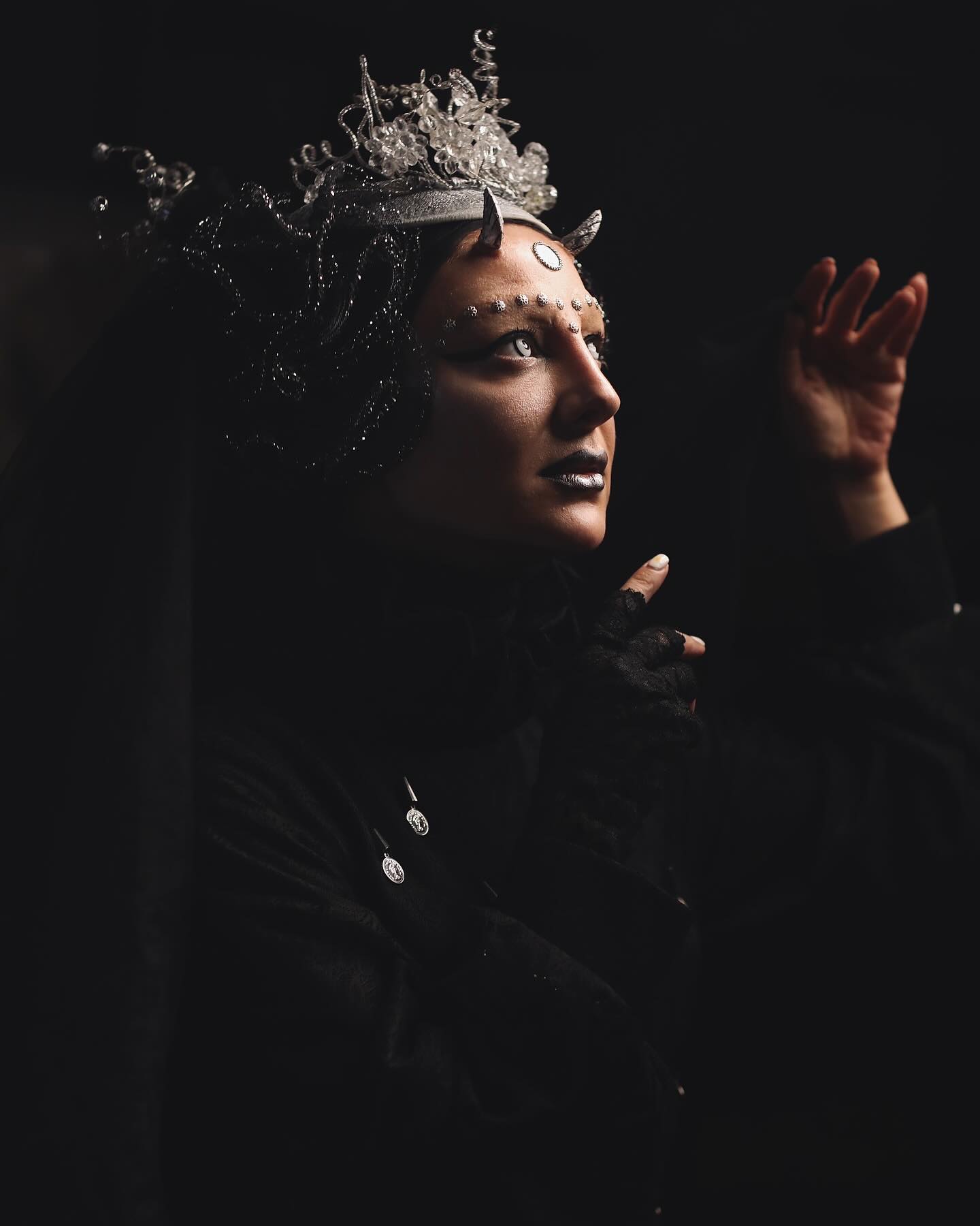 ویدا جوان با چادر