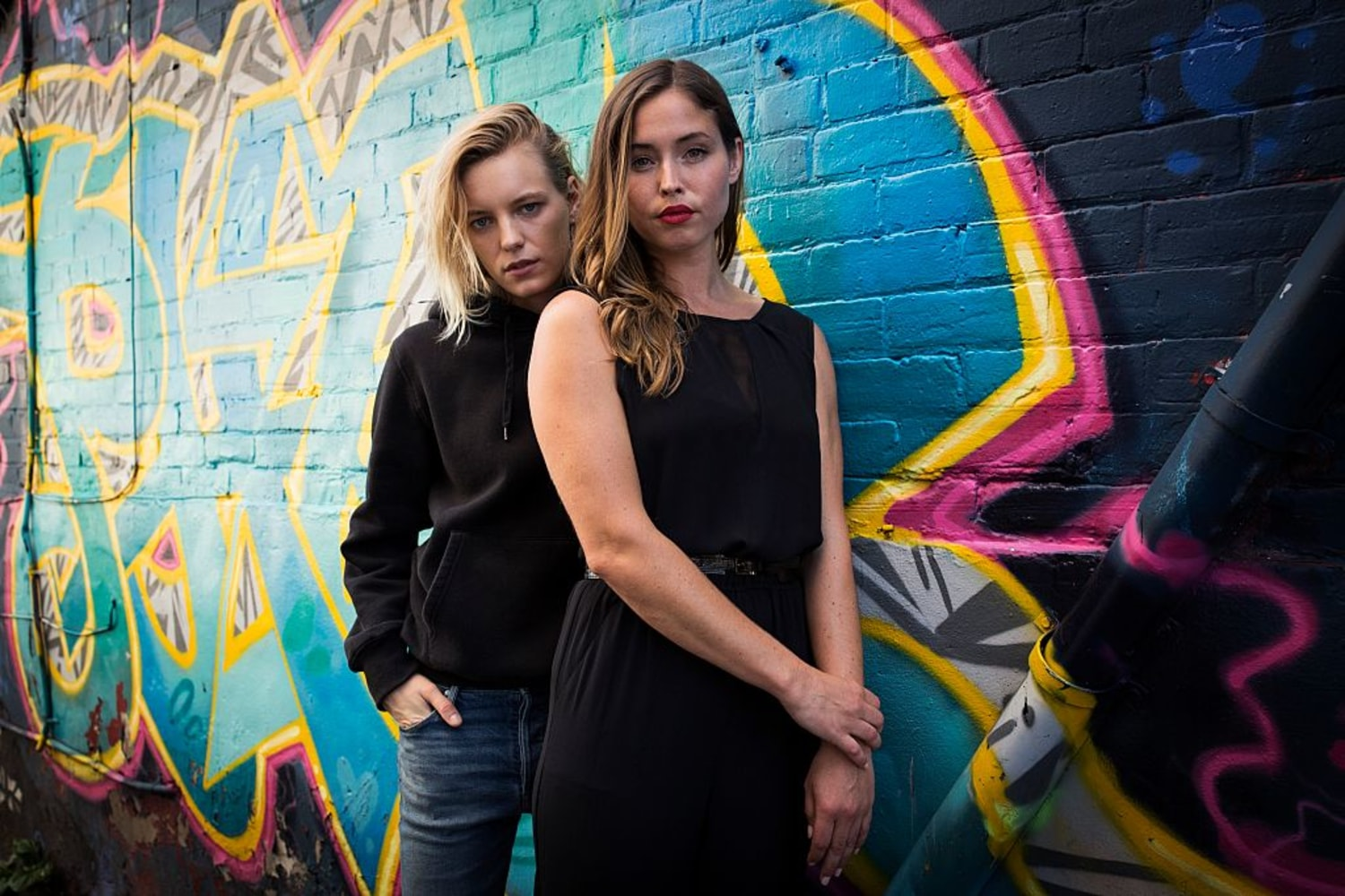 عکس بازیگران فیلم زیر دهانش عکس بازیگران فیلم زیر دهانش