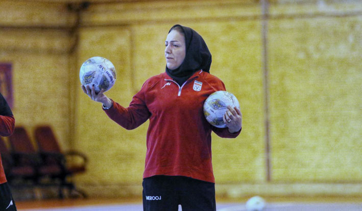 عکس فرووزان سلیمانی سرمربی ایران فوتسال بانوان